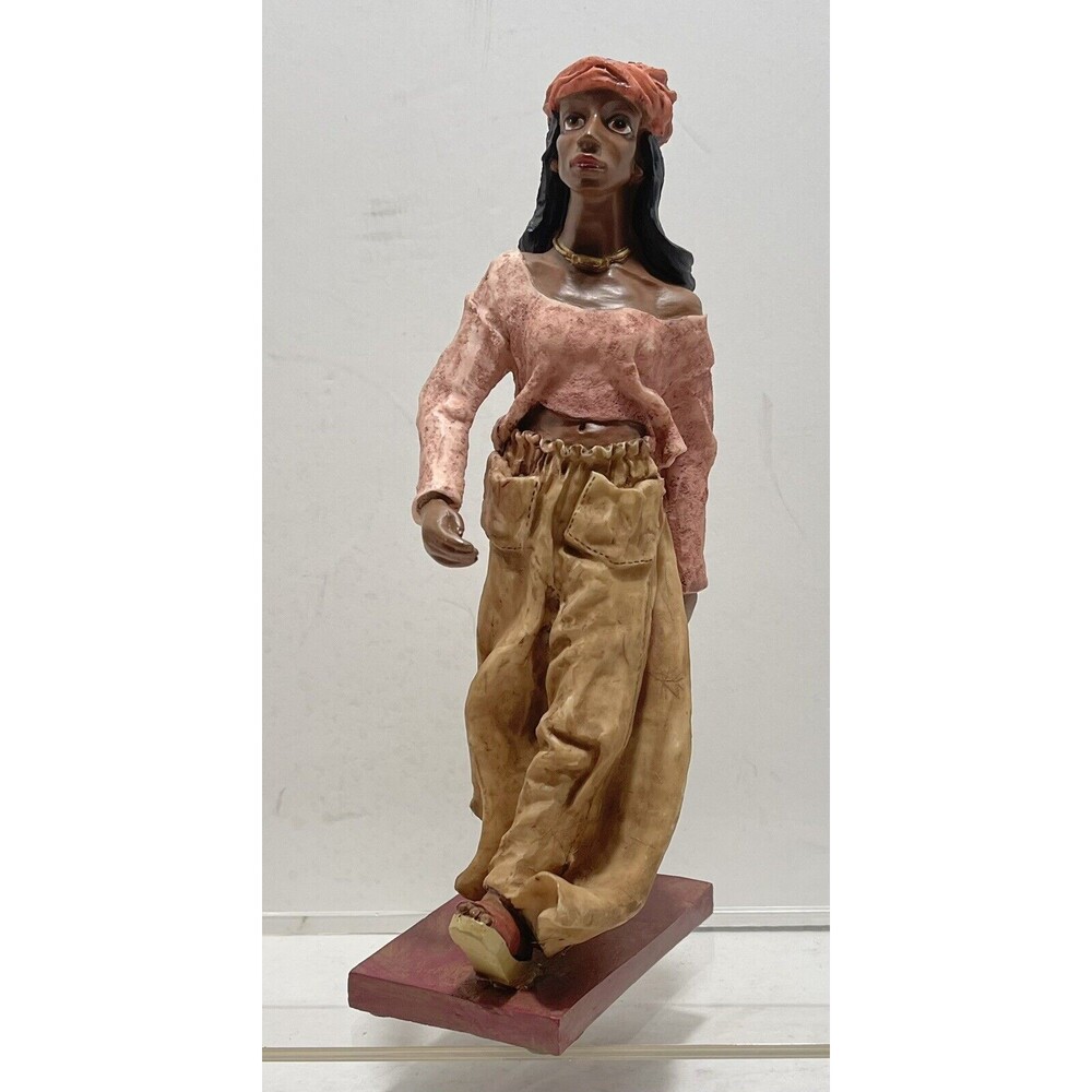 African Folk Art Woman Figurine in Excellent Condition 8.5 In Tall EUC
